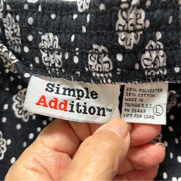 Simple Addition women midi skirt. Pullon skirt, stretch waistband. Button front. - Picture 3 of 5